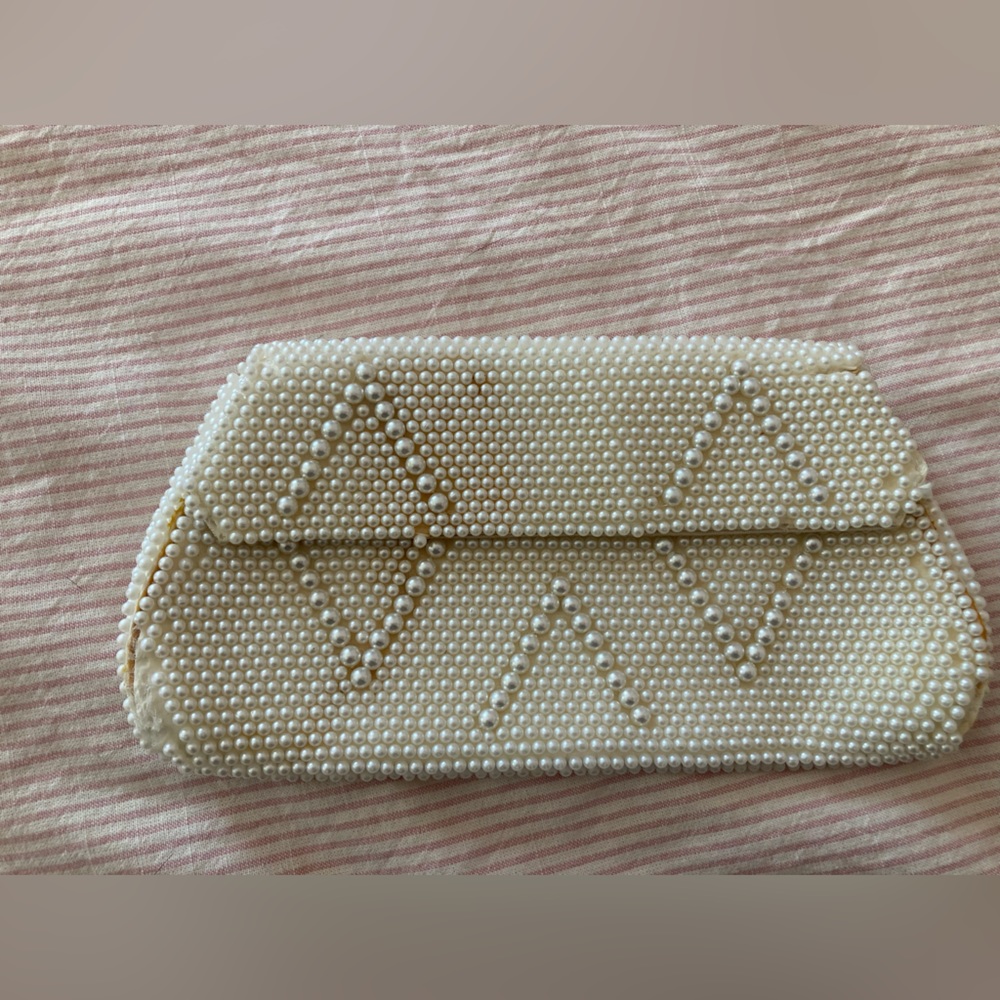 Little pearl beaded purse